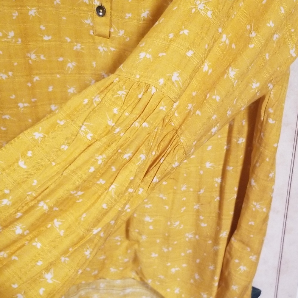 Universal Thread Top - Picture 2 of 2